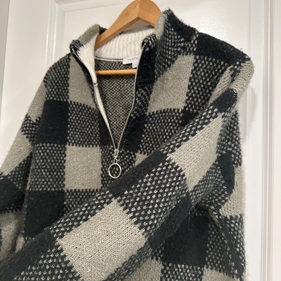 My Style | Women’s Large Black and Cream Gray Plaid Quater Zip Sweater - Picture 5 of 9